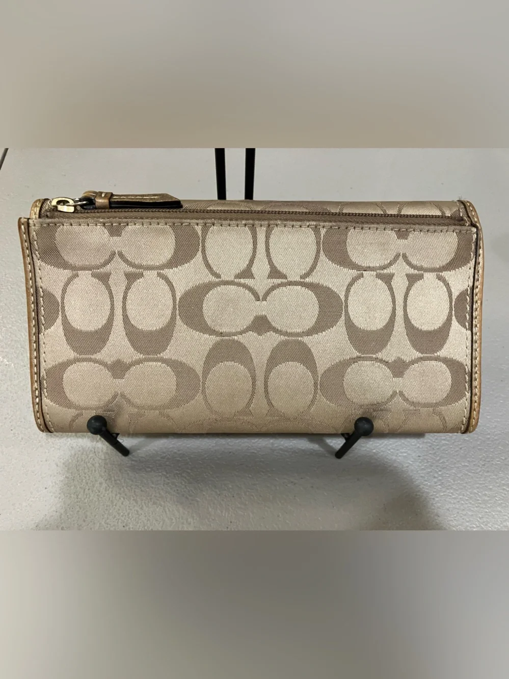 EUC Coach Beige Signature Canvas Buckle Wallet